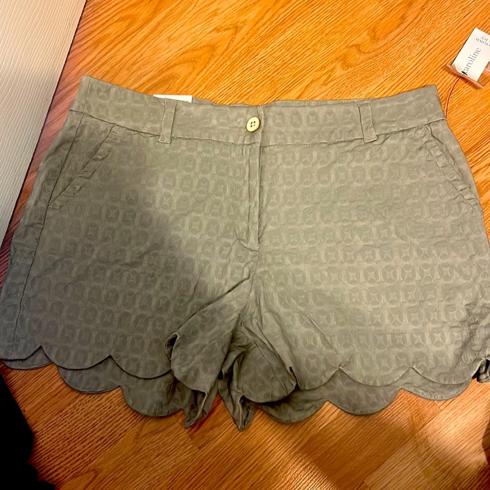 Size 12 nwt crown and ivy shorts